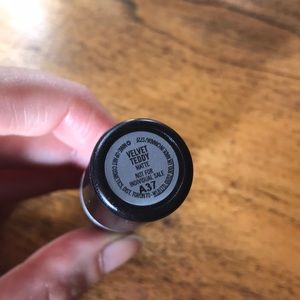 MAC Cosmetics Makeup - MAC VELVET TEDDY MAC Cosmetics Makeup - MAC VELVET TEDDY